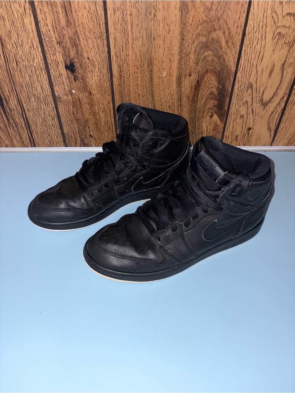 Nike Black High-Top Sneakers with Lace-Up Design - Picture 2 of 2
